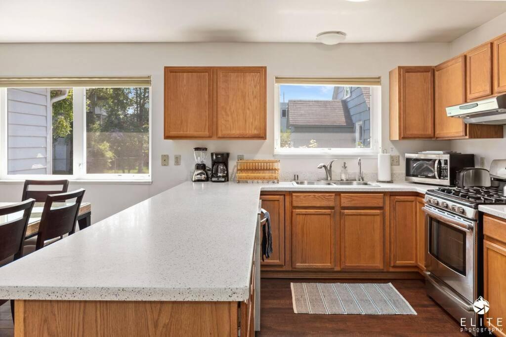 Coastal Place - Best Location In Downtown! Anchorage Exterior photo
